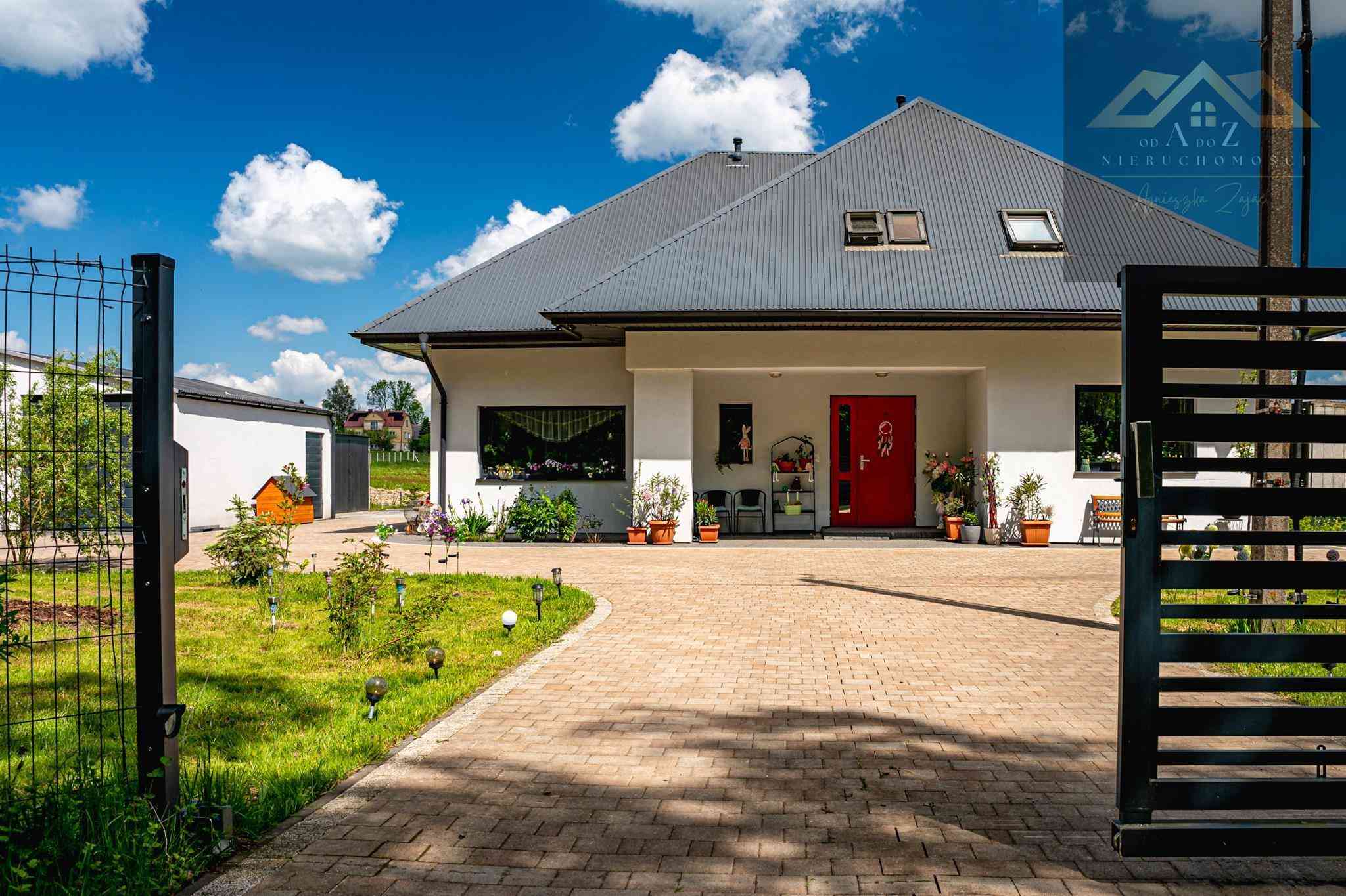 komfortowy dom malowniczo położony