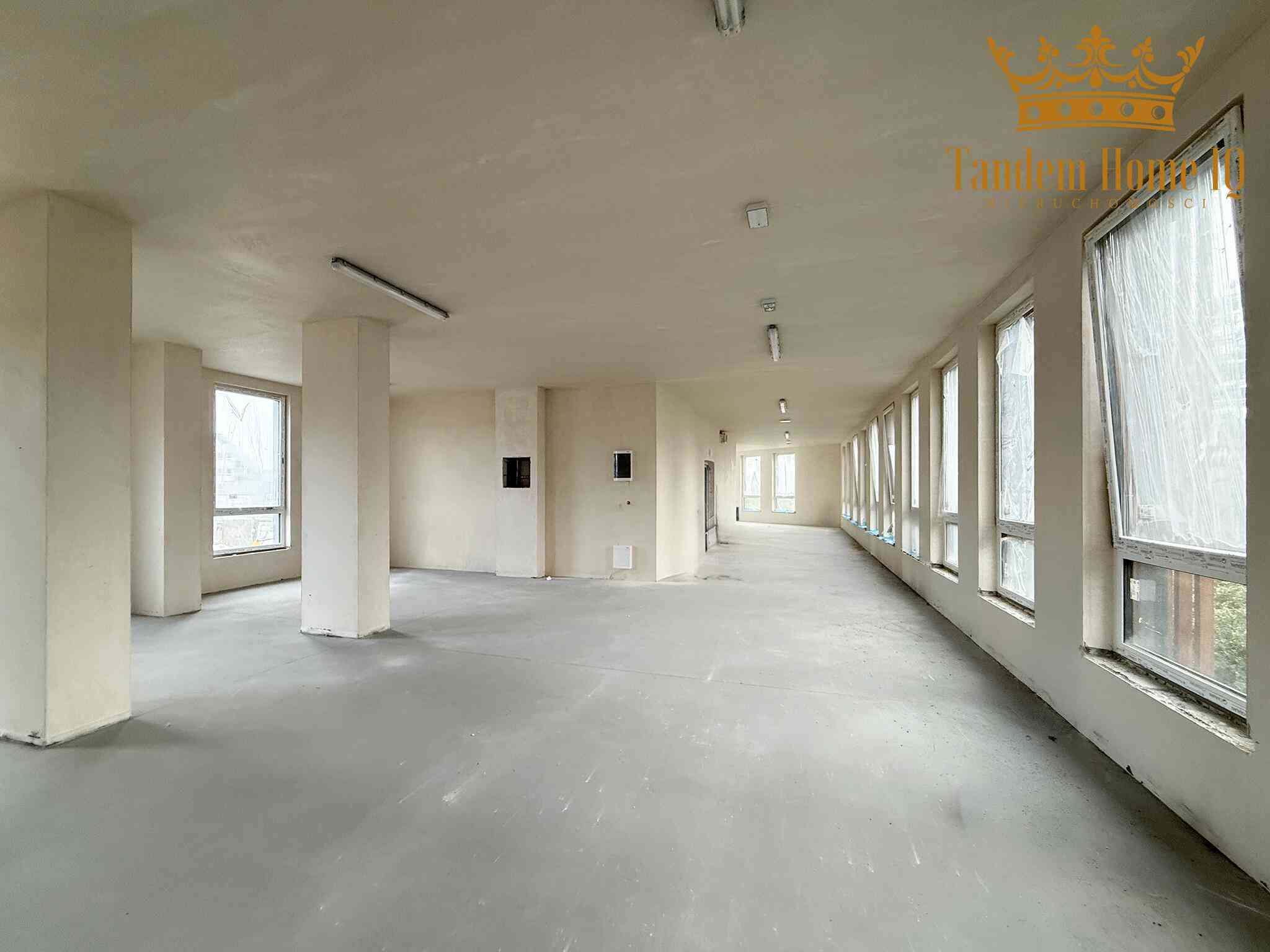 Do wynajęcia budynek 888m2 w stanie deweloperskim na Białołęce - zdjęcie 1