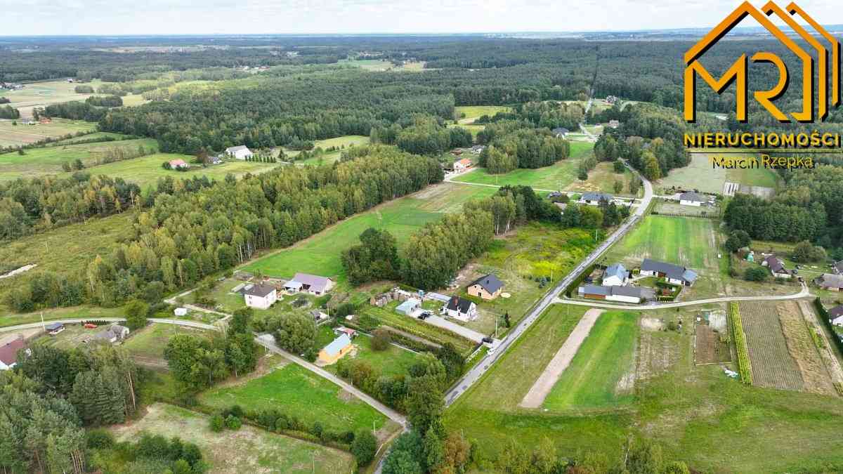 Drewniany dom na niespełna 0,20 ha – do zamieszkan - zdjęcie 23