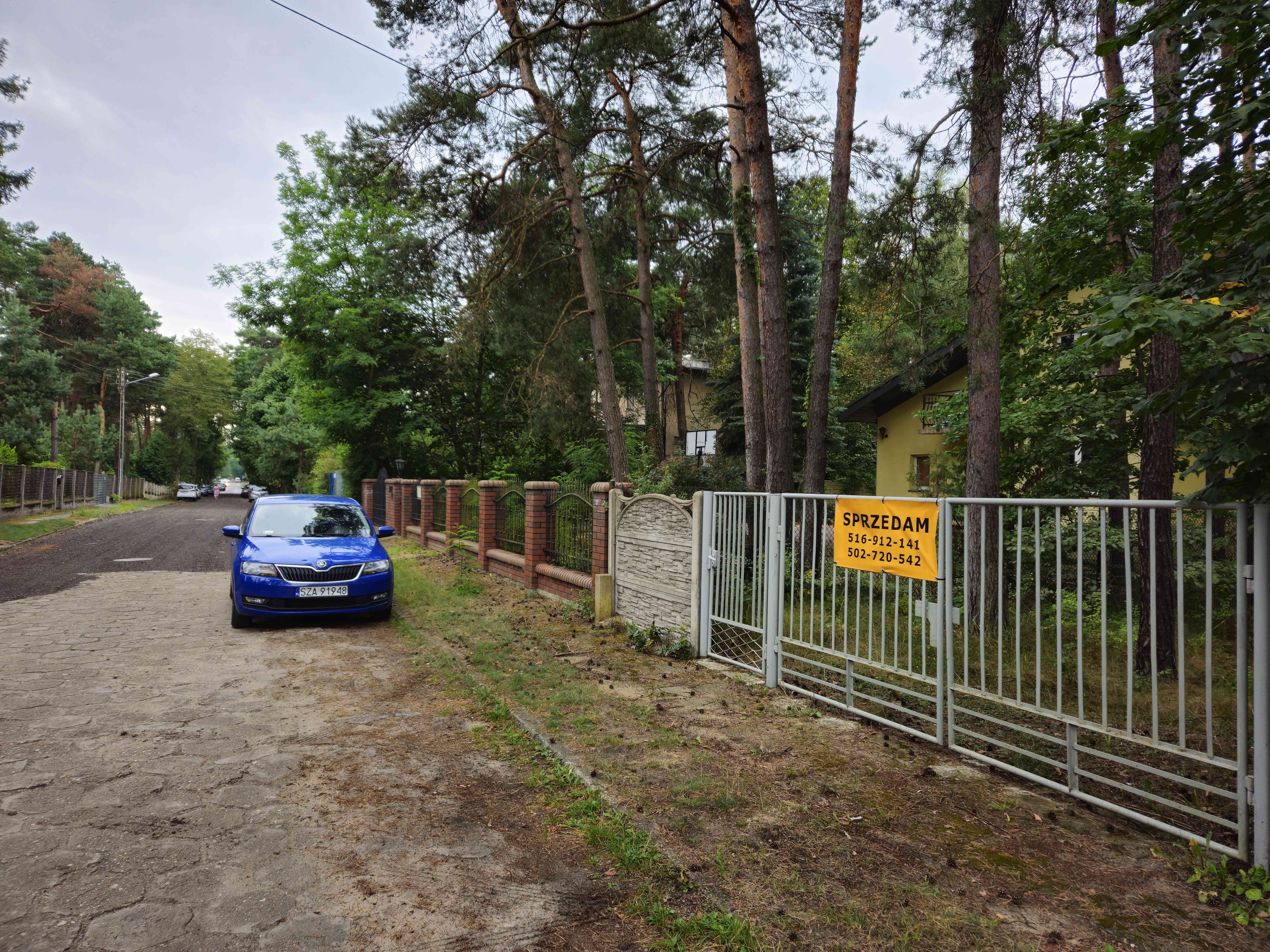 Działka budowlana w centrum miasta Żarki-Letnisko - zdjęcie 1
