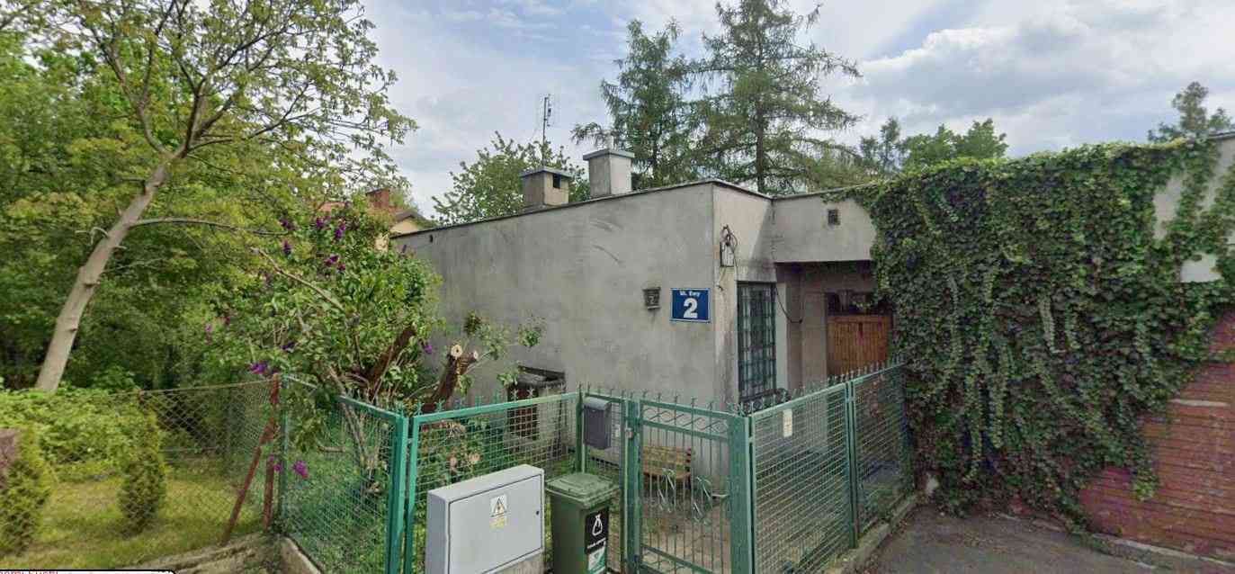 Dom z dużym ogrodem ul. Ewy, blisko metra