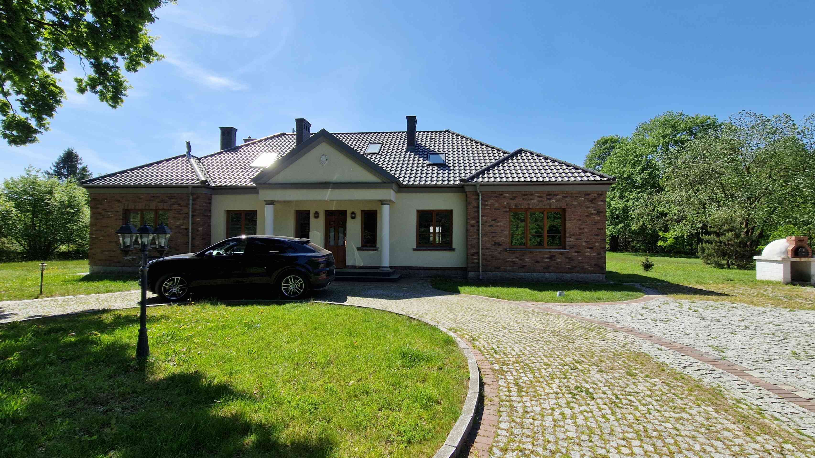 Budynek mieszkalny o charakterze rezydencji w pasie środkowego wybrzeża w odległości 9 km od morza - zdjęcie 2