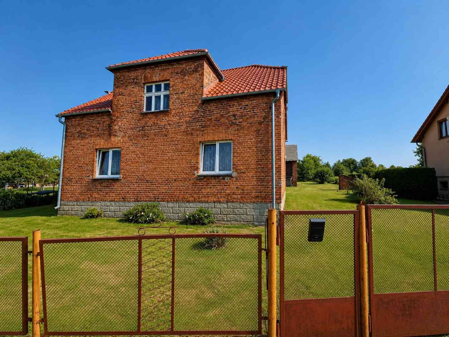 Nieznaszyn ul. Wiejska 1