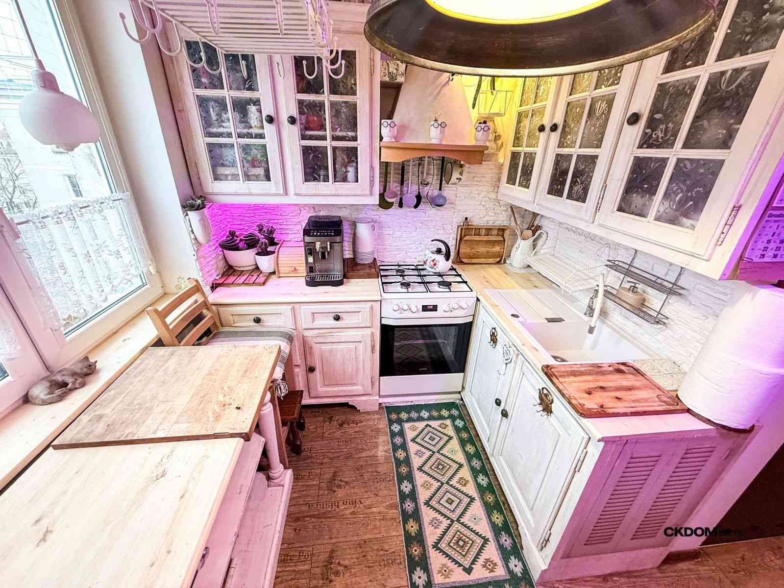 Klimatyczna kawalerka 34,1 m² w kamienicy - zdjęcie 2