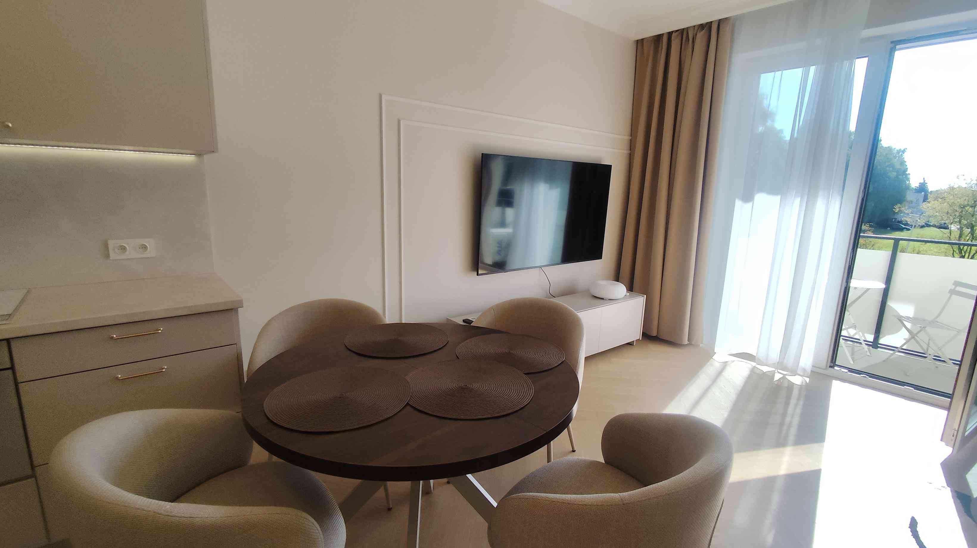 DO WYNAJĘCIA 3 pokoje balkon, klima PIERWSZY NAJEM - zdjęcie 6