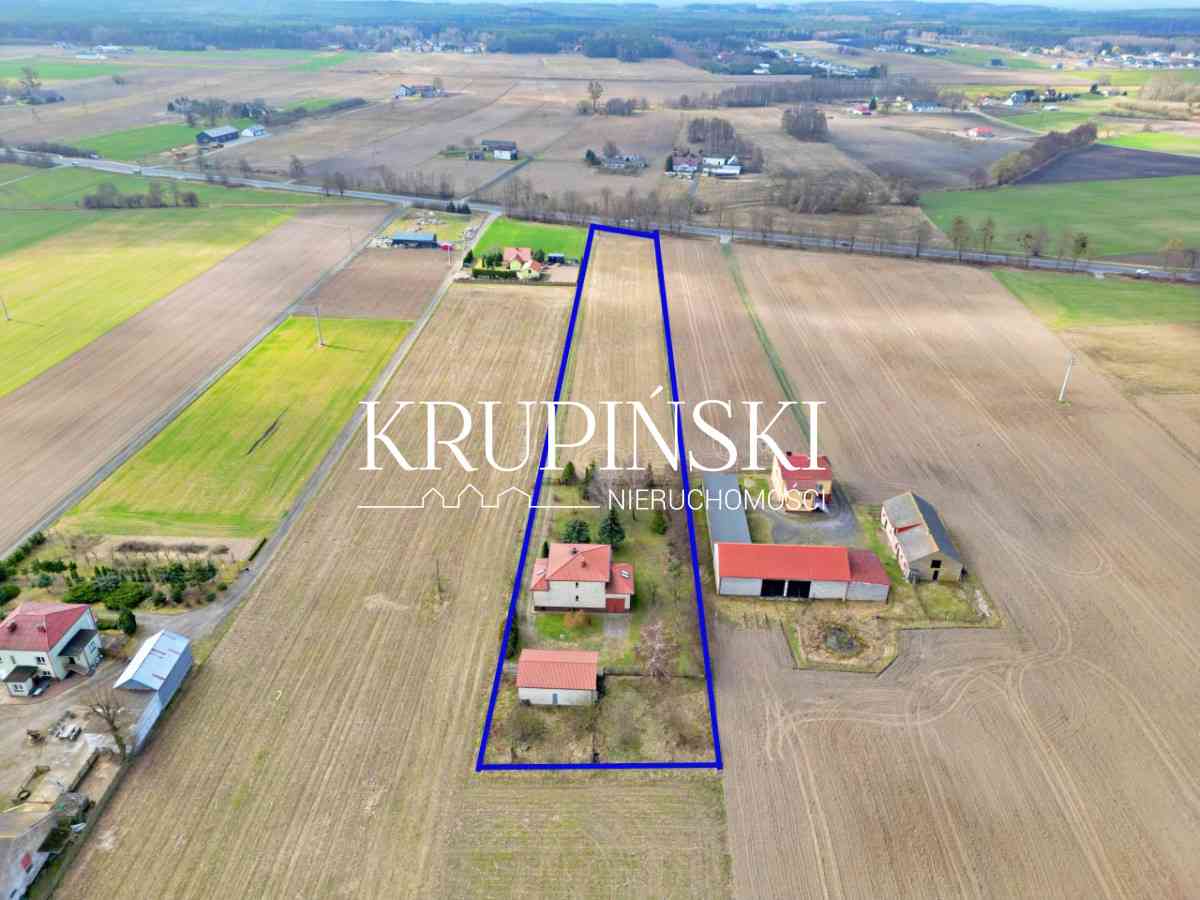 Dom z bardzo dużą działką. 2 garaże.