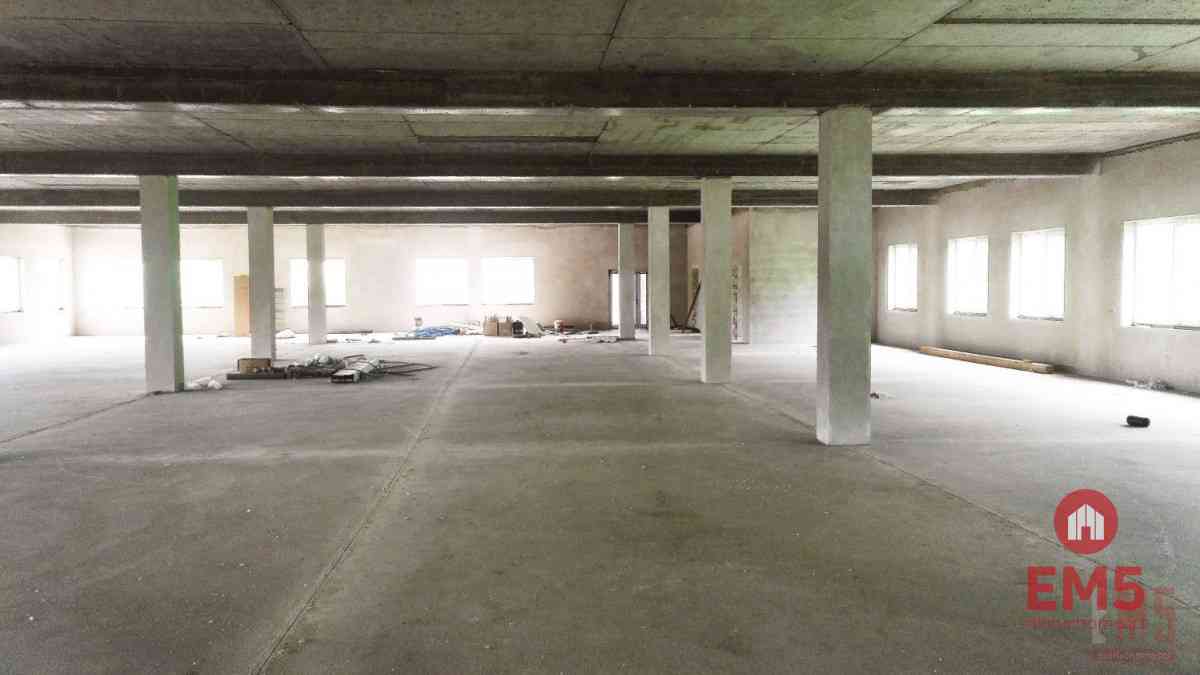 Powierzchnia handlowo-usługowa 1300 m2 - zdjęcie 2