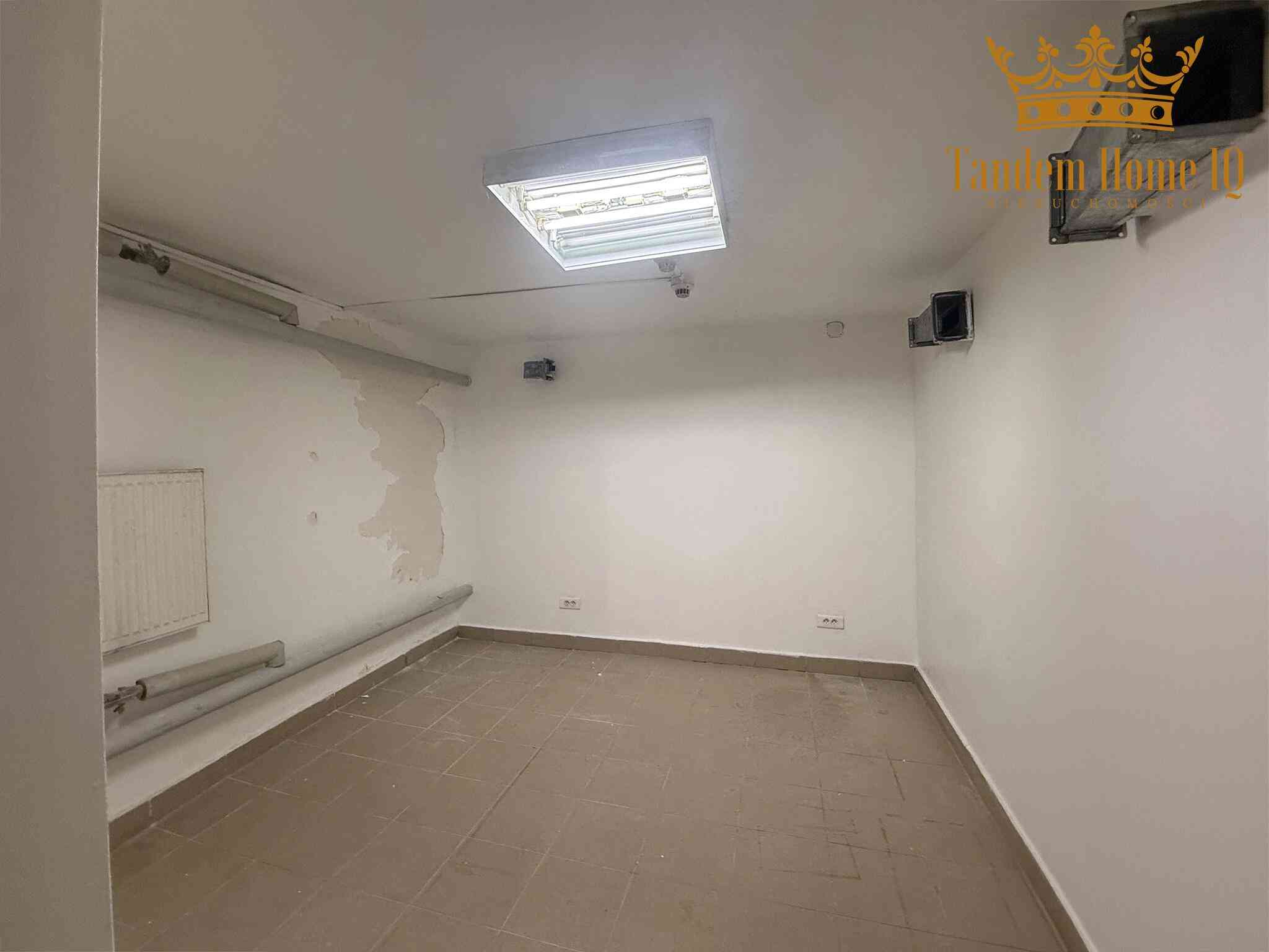 Na wynajem lokal usługowy 55,5m2 na Targowej, parter, witryny, ruch - zdjęcie 5