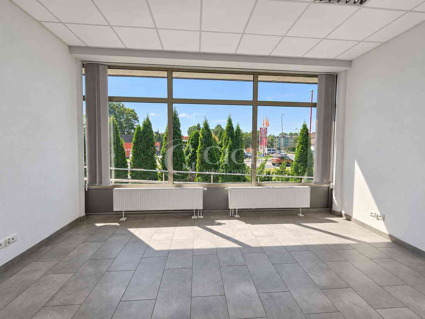 Lokal biurowy z przeszkleniami 38,6 m² | centrum Tarnowa | parter - zdjęcie 4