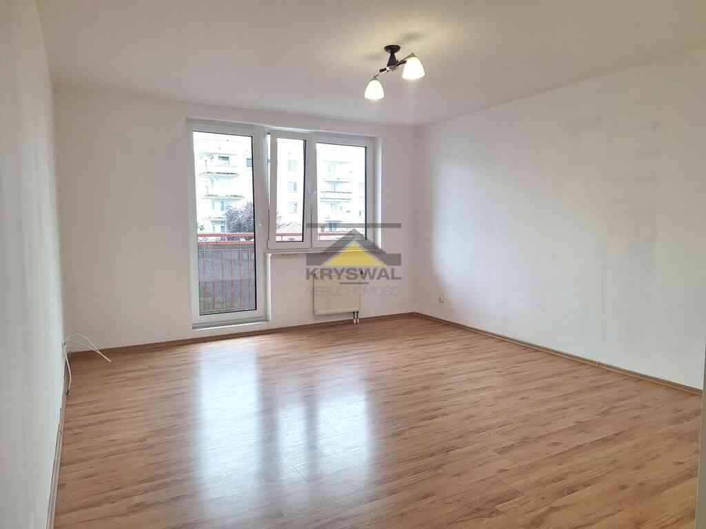 2 pokoje, wysoki parter z balkonem, Os. Manhattan