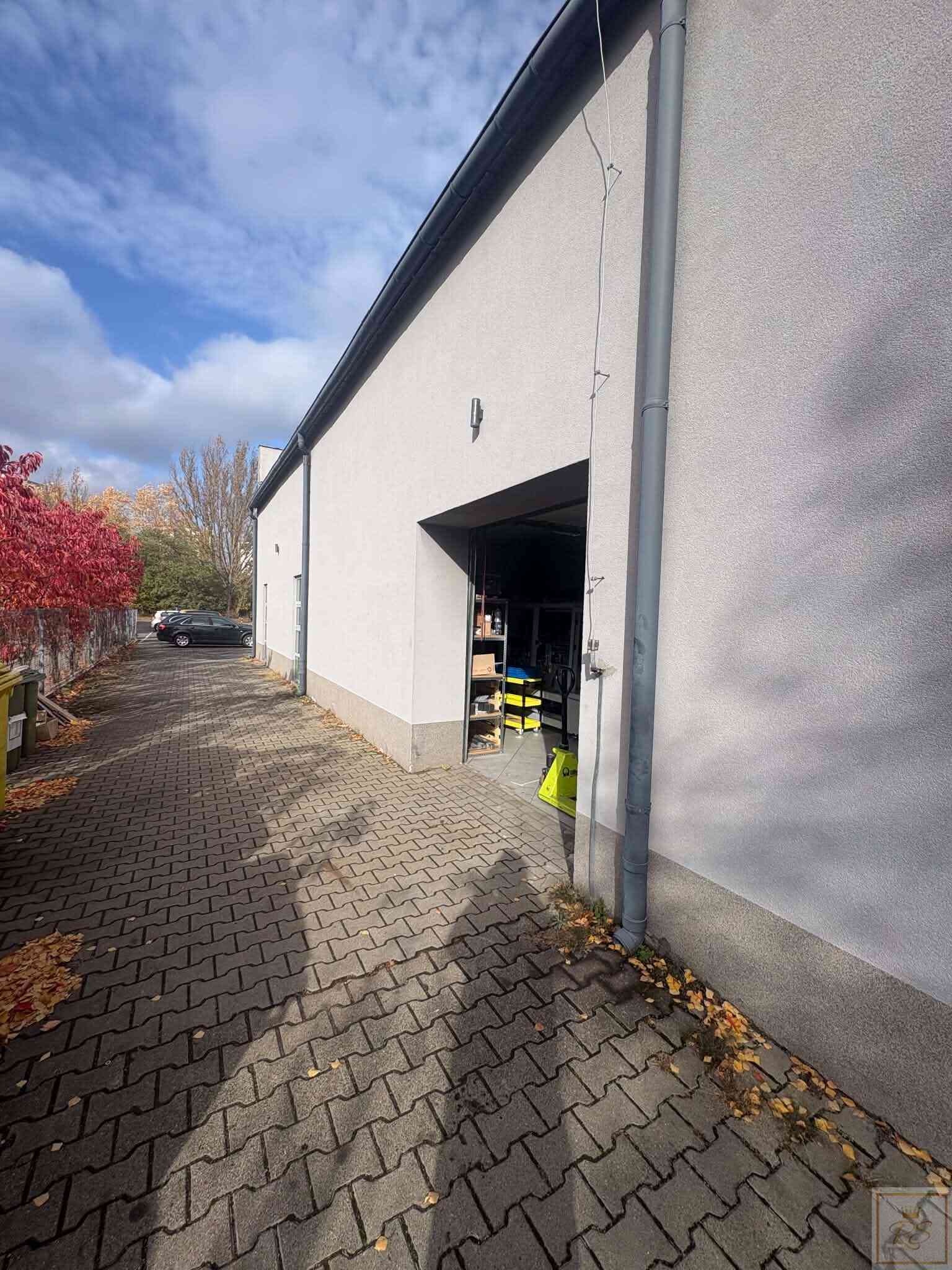 Jeden lokal - dwa wejścia i jedna brama wjazdowa - zdjęcie 4