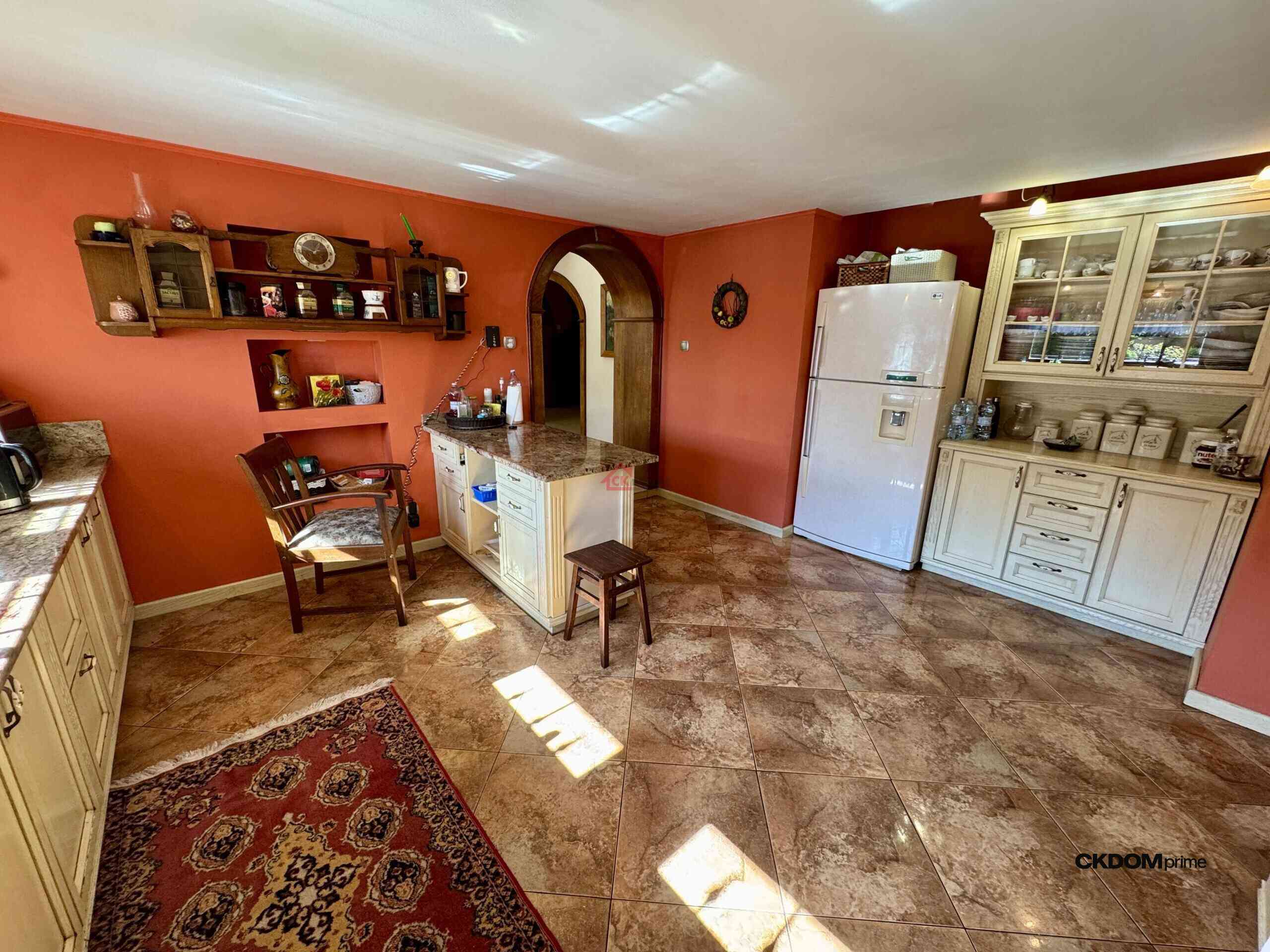 Przestronny dom 360 m² z ogrodem – Piękny ogród - zdjęcie 11