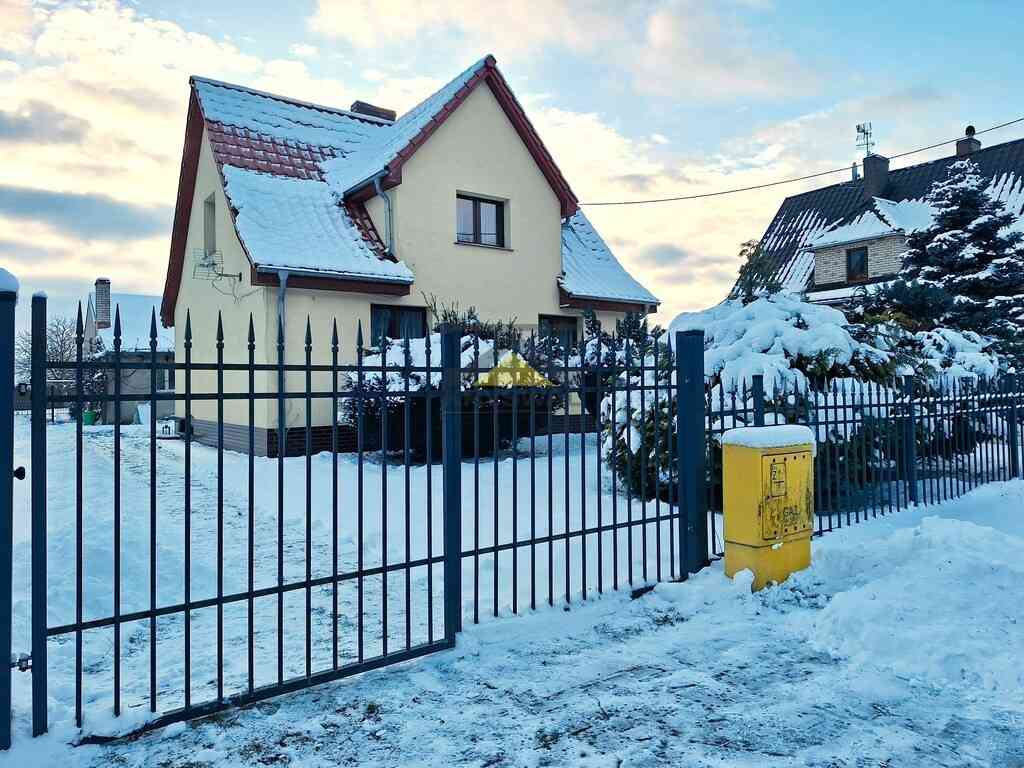Dom z dużą działką I garażami, bliskio jeziora! - zdjęcie 2