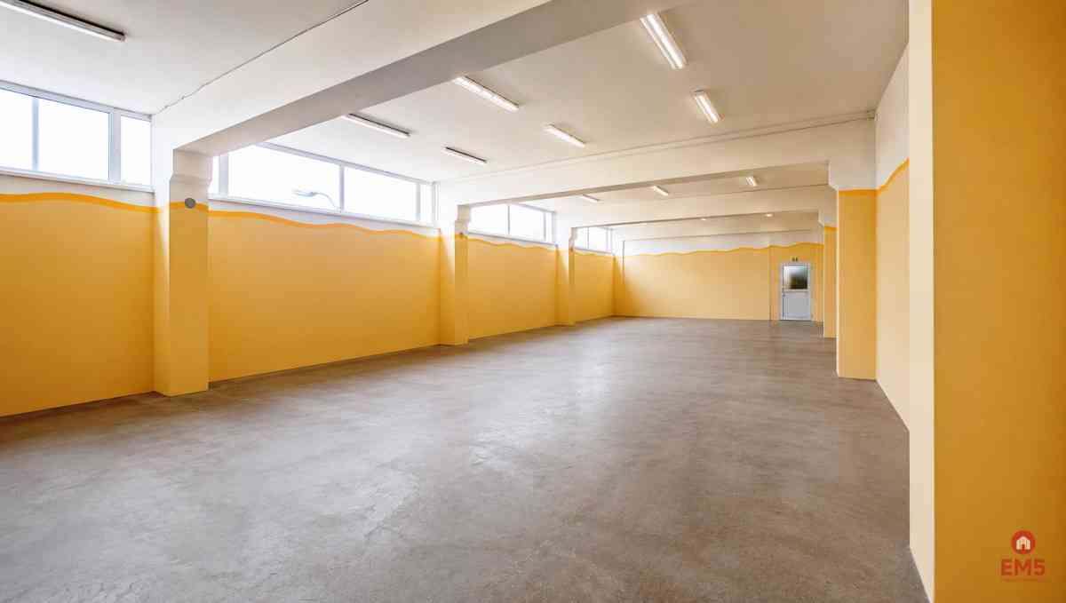 Magazyn z windą towarową 490 m2