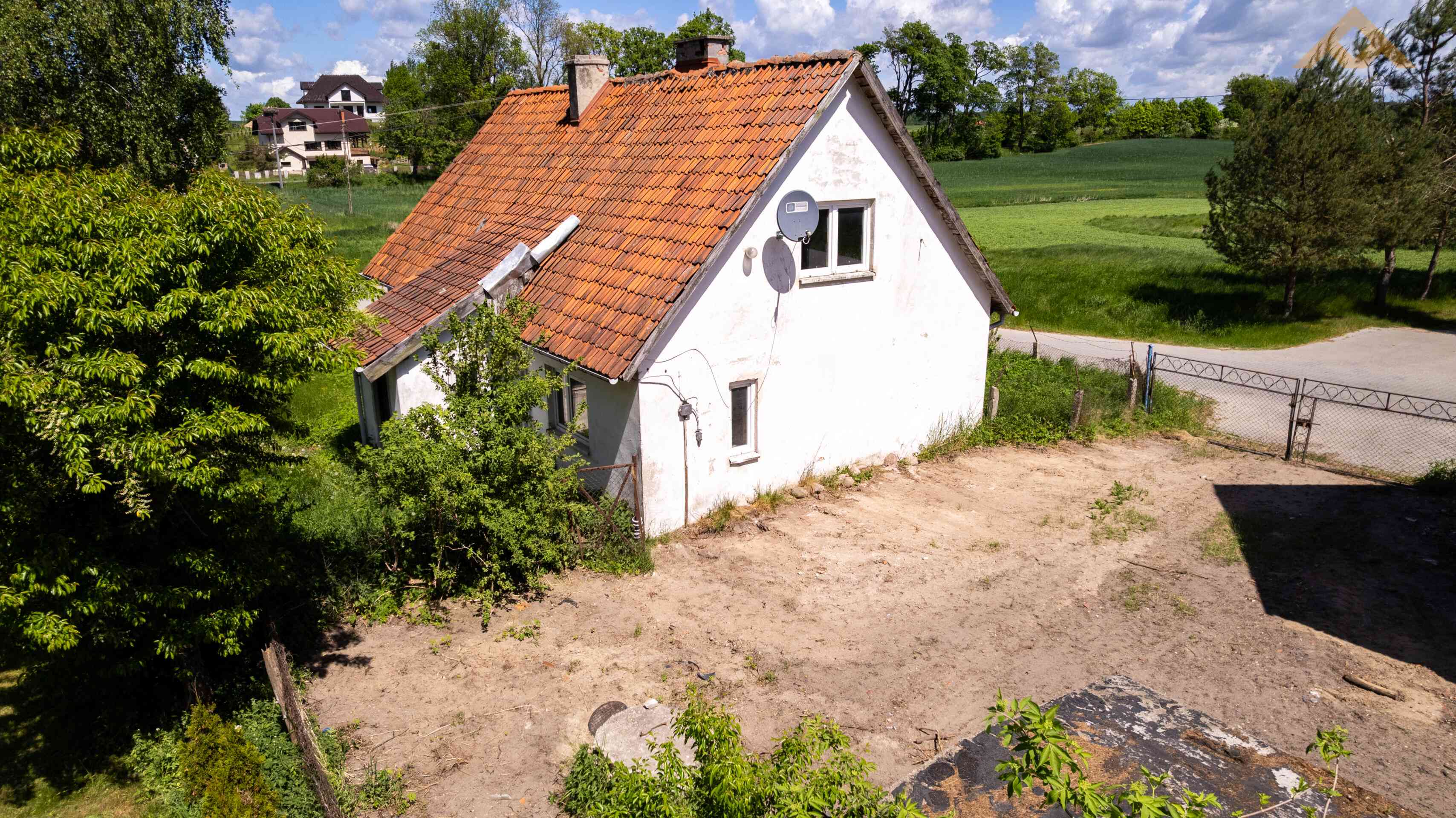 Dom do remontu z ogromnym potencjałem i dużą działką 2423 m² – idealna inwestycja!Patryki - zdjęcie 3