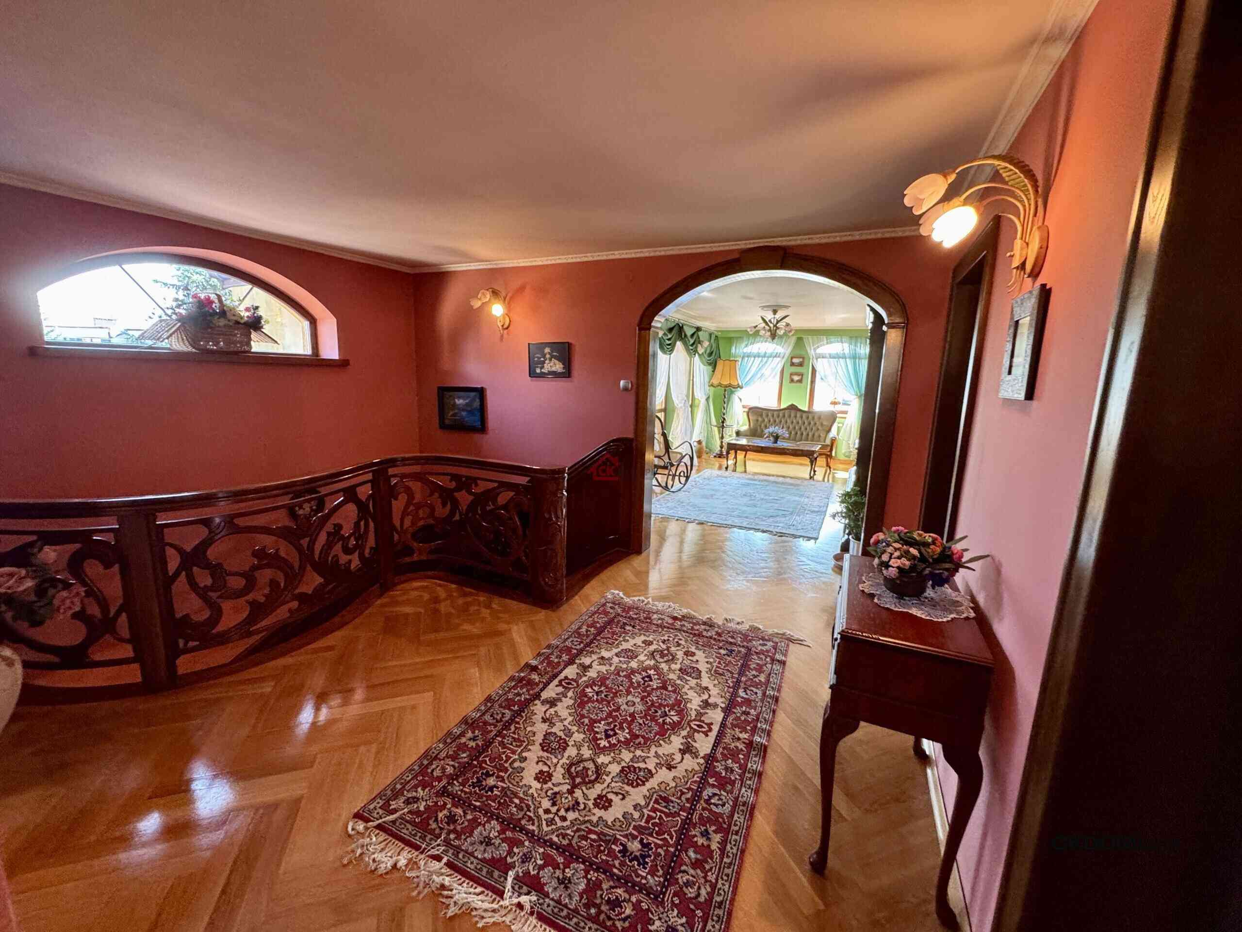 Przestronny dom 360 m² z ogrodem – Piękny ogród - zdjęcie 15