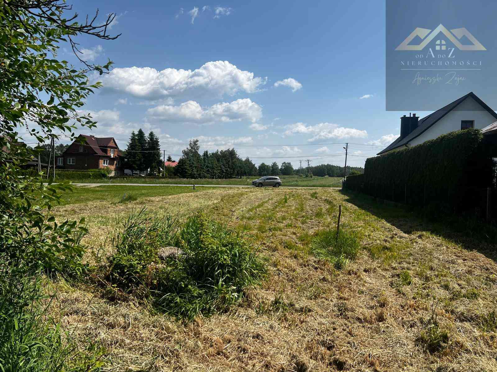 Działka budowlana z domem drewnianym - zdjęcie 1