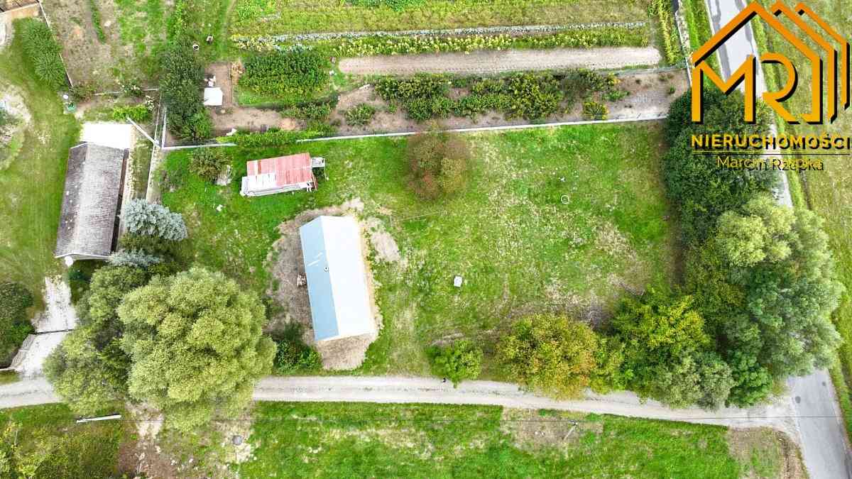 Drewniany dom na niespełna 0,20 ha – do zamieszkan - zdjęcie 22