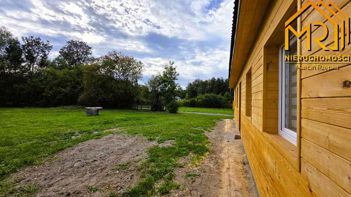 Drewniany dom na niespełna 0,20 ha – do zamieszkan - zdjęcie 5