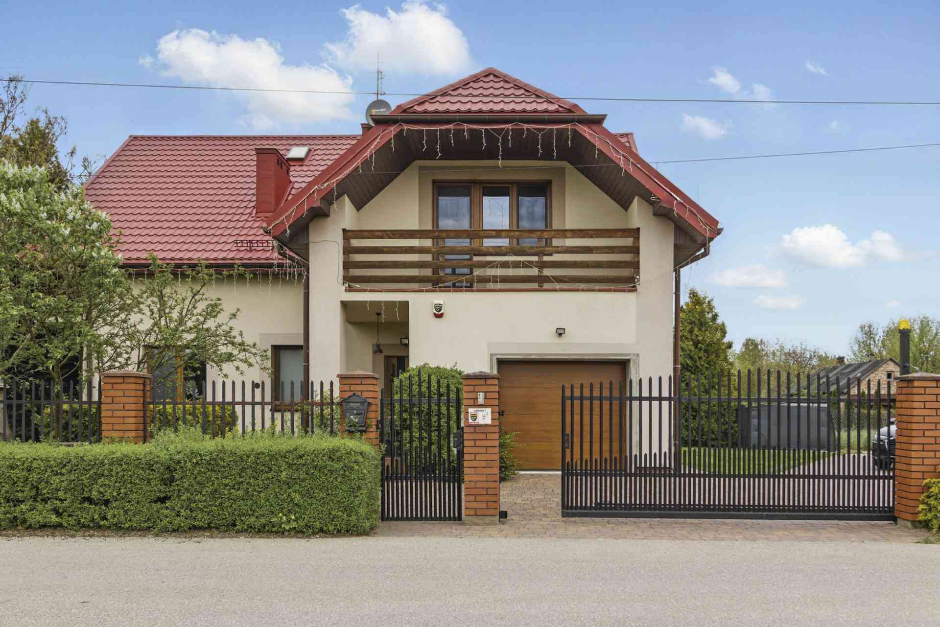 Dom w pełni wykończony, wyposażony. Kampinos.