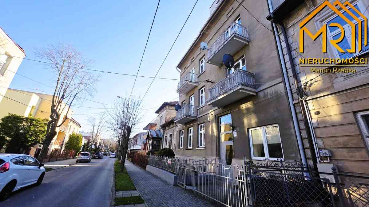 Klimatyczne mieszkanie w kamienicy przy ul. Wojtar