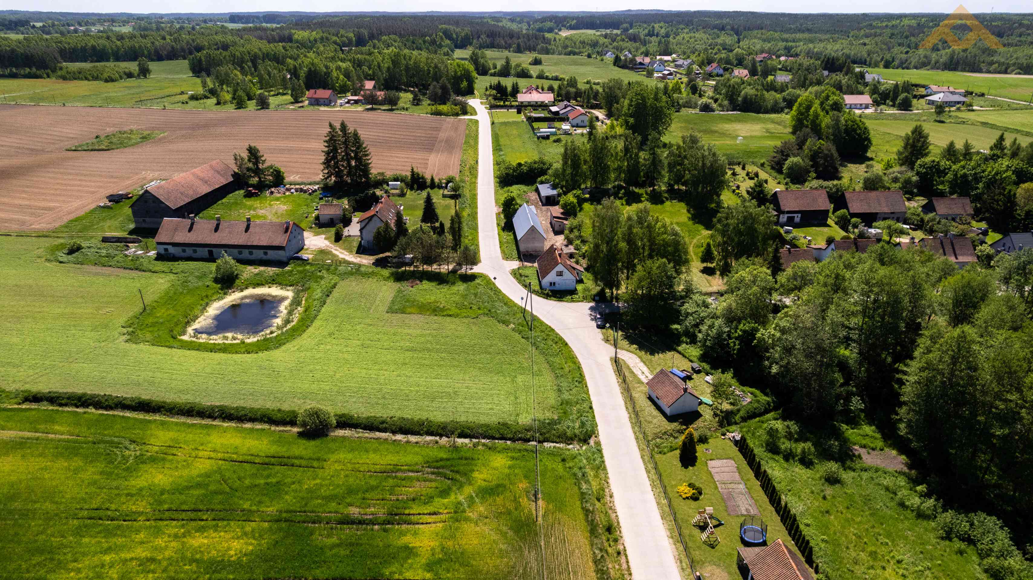Dom do remontu z ogromnym potencjałem i dużą działką 2423 m² – idealna inwestycja!Patryki - zdjęcie 6